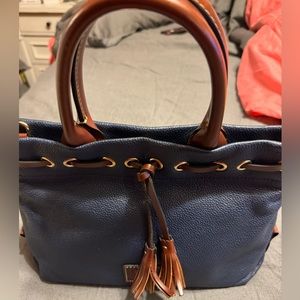 Dooney and Bourke excellent used condition bag with detachable strap. Navy